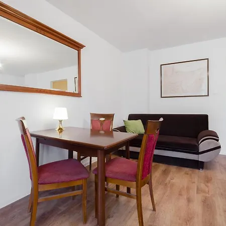 Δωμάτια σε οικογενειακή κατοικία Apartament Stefano