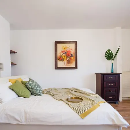 Δωμάτια σε οικογενειακή κατοικία Apartament Stefano